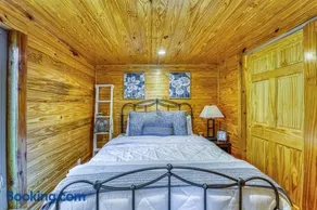 The Gemini-a dreamy, waterfront tiny cabin - Image 3