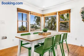2BR-2 mins to Ocean-Sleeps 8-Pets - Image 4