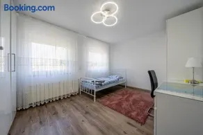 up to 3 private rooms with 2 bathrooms - Image 2