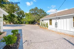 Duplex On Howard - Clare Suite - Image 5