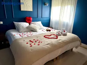 Le Chazélia - Suite Exotique Balnéo XXL Cinéma Love Room - Image 3