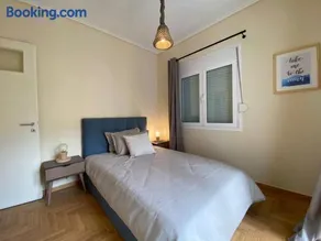 Spacious 3 BR Apartment in Vibrant Neighbourhood - Image 4