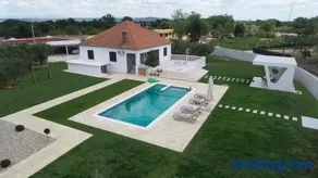 S&I Peaceful Holiday Home With Pool & Jacuzzi - Image 2