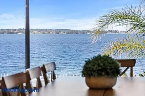 Lakeside Luxury Buff Point - Image 2