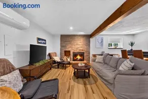 The Bear Creek Lake House: Lake-Front | Kayaks | Fire Pit | Grill | Beach - Image 2