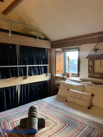 Matlock Glamping Rooms - Image 3