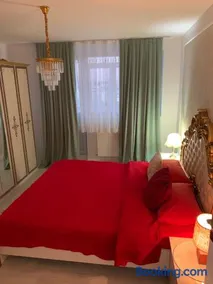 Slatina Cornisiei Luxury apartament central 2 camere și living Oferim transport de la aeroport și retur contra cost - Image 1