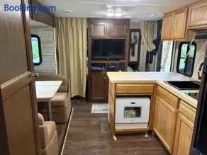 Camper on the New River in Todd, NC - Image 4