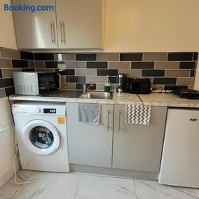3 Bedroom house Abbey wood London - Image 3