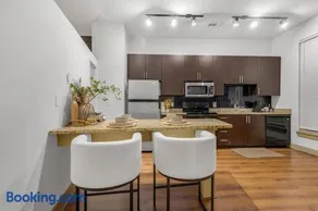 Luxury Buckhead loft close to shopping & dining - Image 4