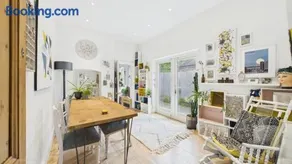 Large Boldmere 3BR Home with Parking Ideal for Families, Contractors & Groups - Image 4
