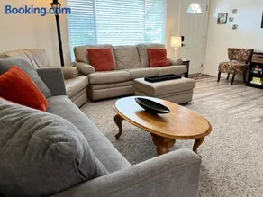 Cheerful 3 Bedroom on a Park 10 Miles from Eugene - Image 2