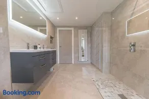Luxury townhouse in Workington - Image 4