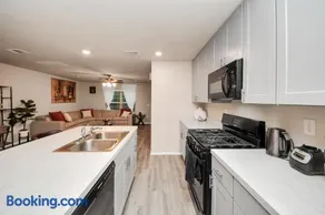 Modern Living, Close to Everything - Image 3