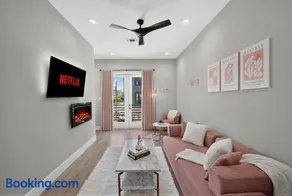 Pink Paradise Chic 2BD Townhouse - Image 1