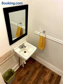 Trailside Furnished Apartment - Image 5