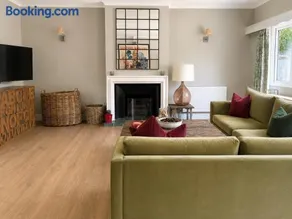 Spacious Country Cottage Sleeps 8, Air Con, Fire Pit & Dog Friendly close to Bath - Image 3