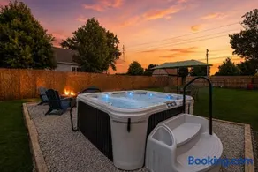 Luxury Retreat in Normal, IL - Movie Theater, Game Room & Hot Tub - Image 4