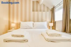Spacious City Center 2 Bed Apartment Free Wifi - Image 3