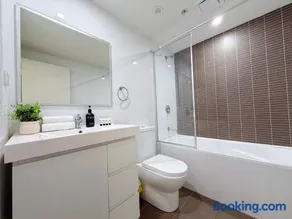 Luxury 1BR Escape in Heart of Parramatta - Image 4