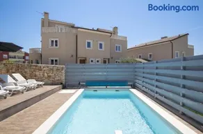 Villa Castagna near the Sea with Private Pool and Sauna - Image 3