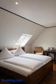 Vier Jahreszeiten Hotel - Image 1