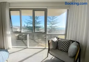 HoneyB 2 bed Apt on the beach - Image 3