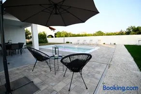 Four Oaks Holiday House - Image 2