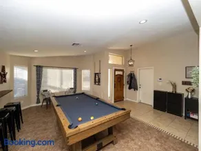 Spacious house with pool heater, hot tub, billiards - Image 2