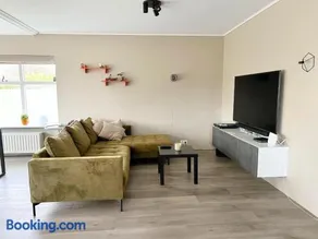 House with a hot tub - Image 1