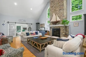 Cape Cod luxury with private pool - Image 2