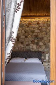 Liontos Rooms - Image 1