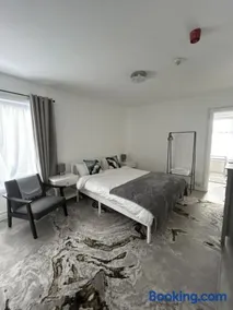 Large Studio Flat Near Beach Cleethorpes - Image 2