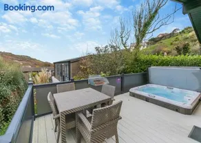 Mullion Cove Coastal Retreat - Image 2