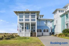 The Blue Pearl - Luxurious beachfront living with community pool! - Image 1