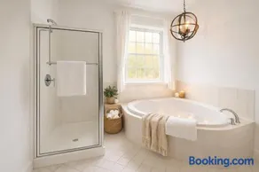 Catskill Cabin with Firepit & Indoor Jacuzzi Tub - Image 2