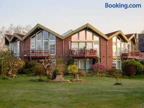 Children-friendly holiday apartment with barbecue, garden & terrace | Lake view - Image 5