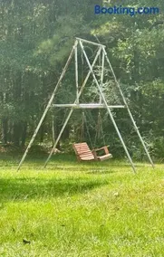 Country Retreat with ponds-views-porches & pups - Image 1