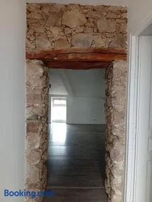 Appartement plein de charme avec terrasse ensoleillée - Image 1