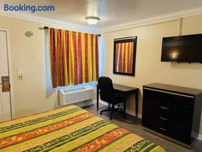 Imperial Inn & Suites - Image 3