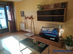 Apartamento el Parque AIRE CONDICIONADO PISCINA terraza con vistas montaña entorno tranquilo ideal mascotas - Image 1