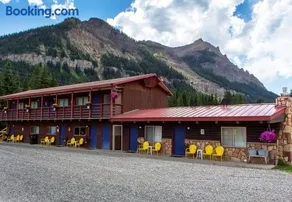 High Country Motel and Cabins - Image 1