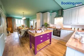 Large Country Cottage, Sleeps 8 - Spa Facilities, Garden Bar, Catering Services, Free Parking, Nature Reserve, Hen Parties - Image 5