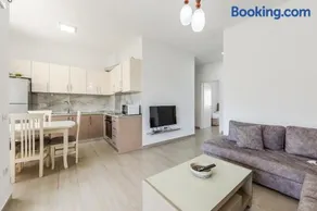 Lalzi Bay Family Retreat 2BR Apartment by PikHost - Image 3