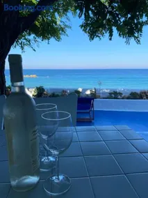 House on the beach - Image 2