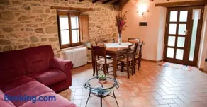 Charming apartment in Caprese Michelangelo, shared pool. - Image 2