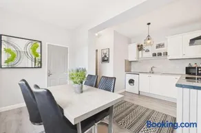 Host & Stay - Crosby House - Image 2