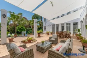 Magnificent 5-bedroom Villa - Image 3