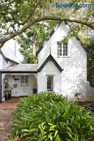Exclusive Luxury Designer Cottage Estate for 10 - Peaceful Retreat Just 8 Minutes from Maleny - Image 4