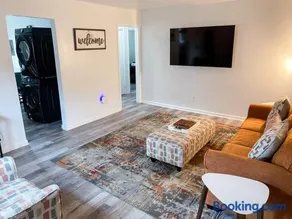 Studio B -Cozy home mins from Airport, Uptown and Downtown - Image 1